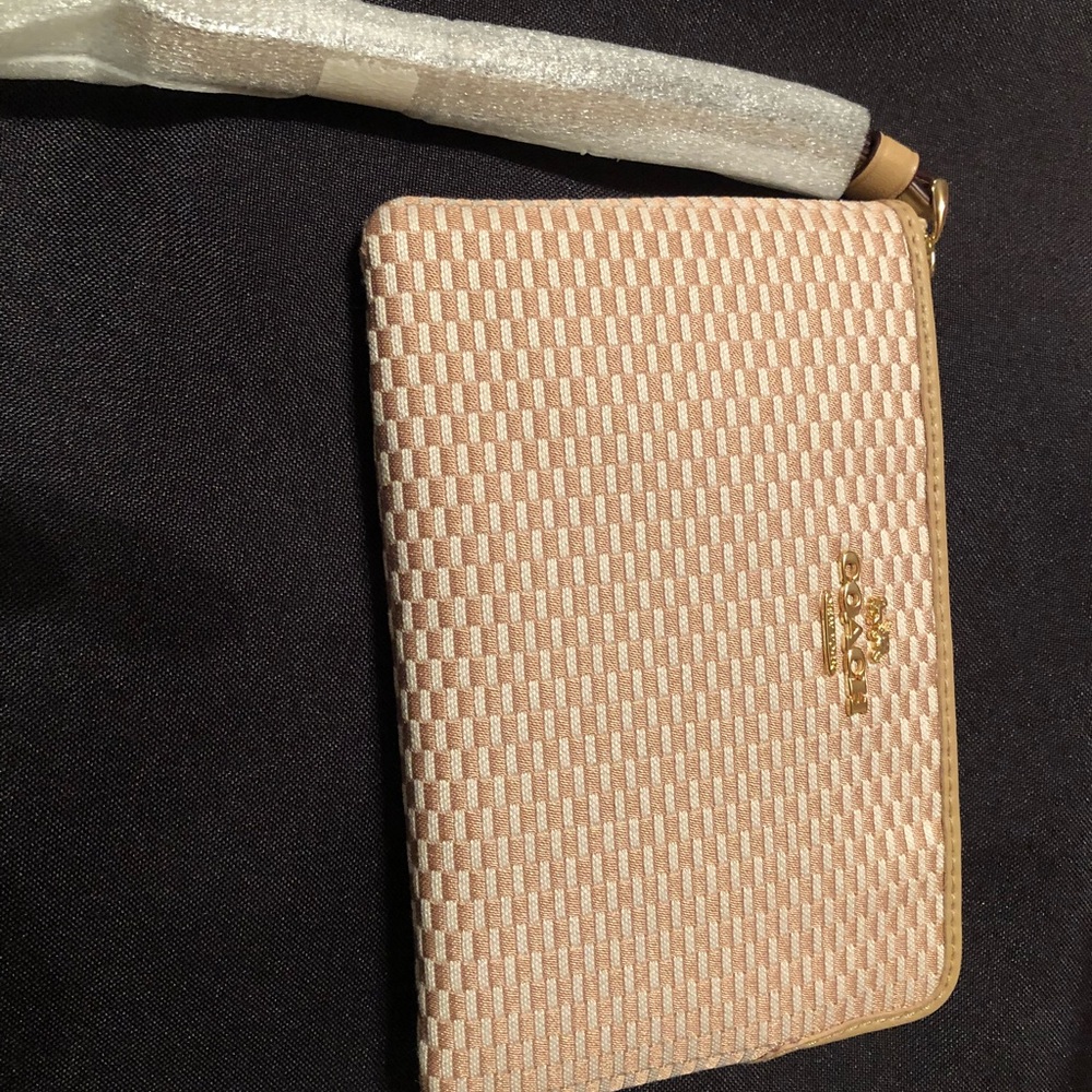 Authentic COACH  Wristlet NWT